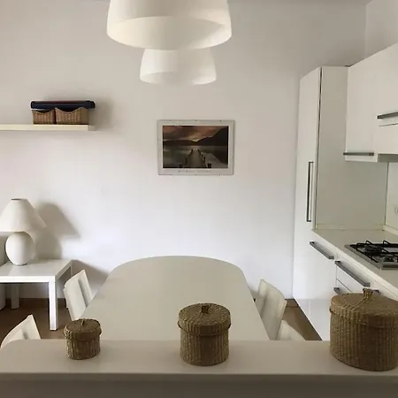 Trilocale Corso Inglesi Vicino Alle Spiagge.