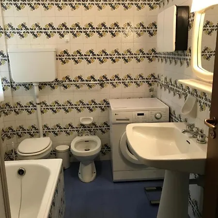 Apartment Trilocale Corso Inglesi Vicino Alle Spiagge. *