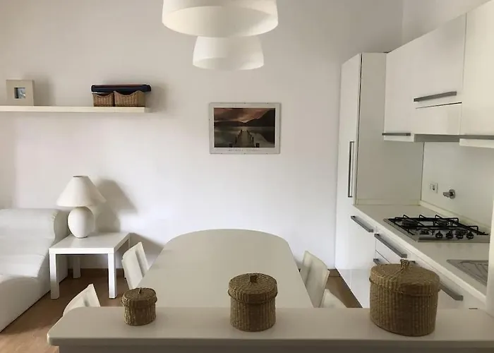 Trilocale Corso Inglesi Vicino Alle Spiagge.