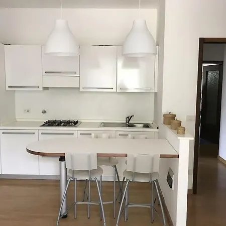 Trilocale Corso Inglesi Vicino Alle Spiagge. Appartamento Sanremo